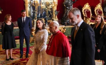 Noticias Mundiales: El Papa León llega a España con los migrantes y la polarización en el punto de mira